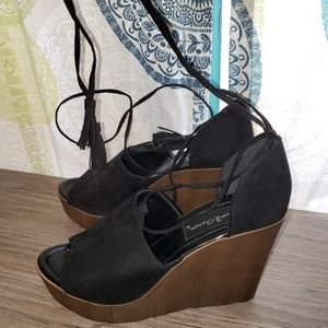 Super cute Tie up the calf Sandals